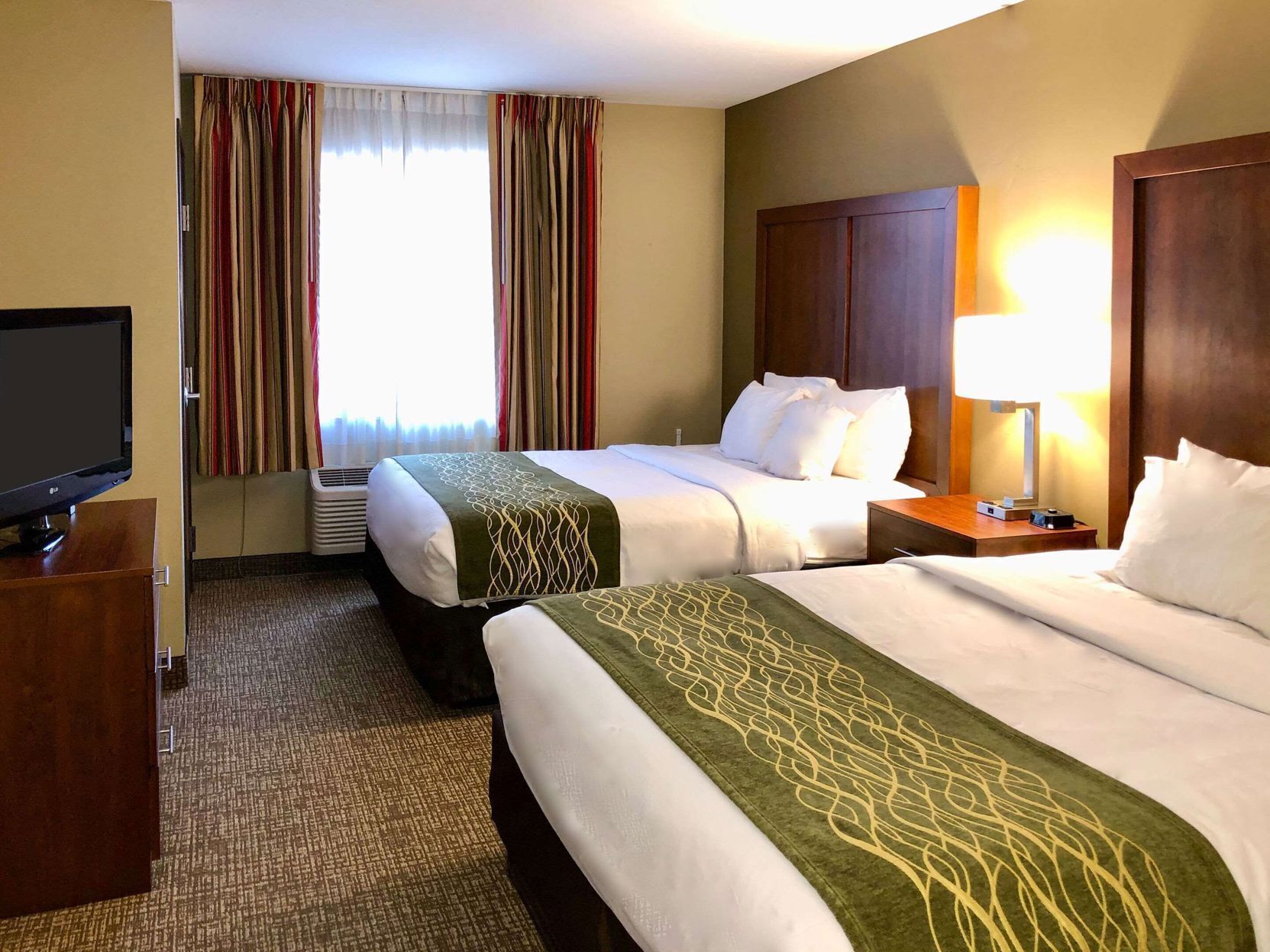 Pillowtop beds, desk, soundproofing, iron/ironing board
