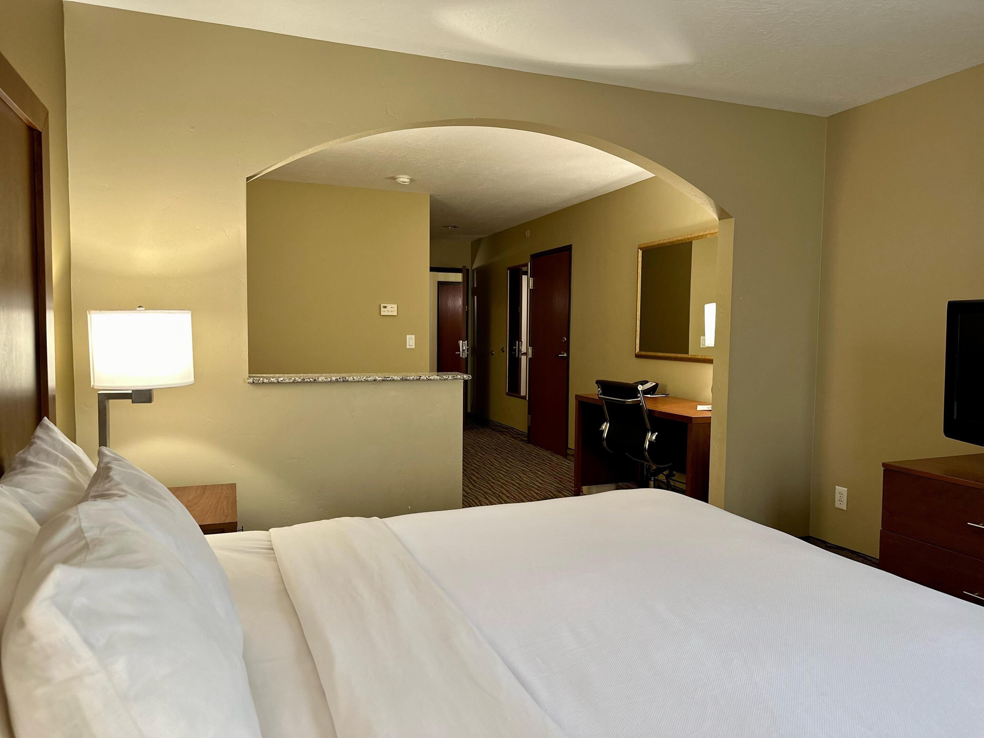 Pillowtop beds, desk, soundproofing, iron/ironing board