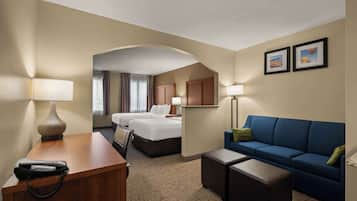 Suite, flere senger, ikke-røyk | Senger med overmadrass, skrivebord, lydisolert og strykejern/-brett