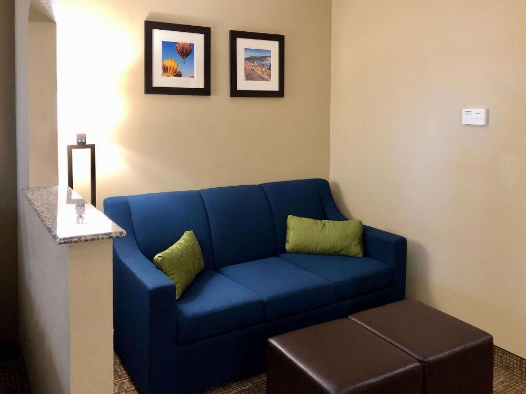 Living area | 32-inch plasma TV with cable channels, TV