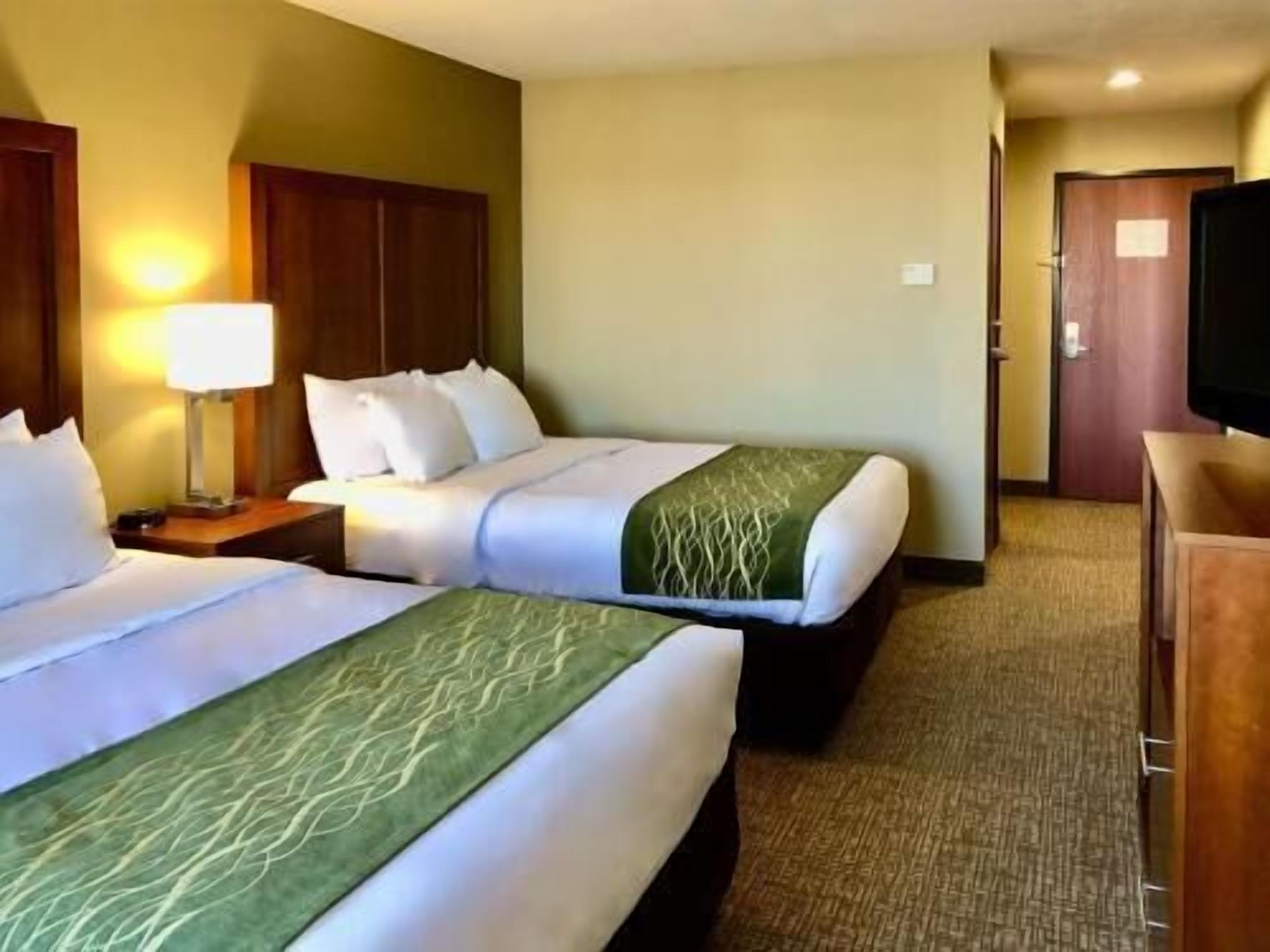 Pillowtop beds, desk, soundproofing, iron/ironing board