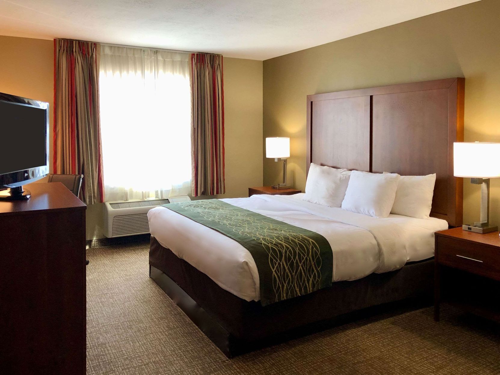 Pillowtop beds, desk, soundproofing, iron/ironing board
