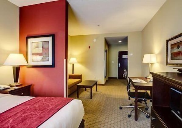 Suite, 1 King Bed with Sofa bed, Non Smoking | Pillow-top beds, desk, laptop workspace, blackout curtains - Comfort Suites Biloxi - Ocean Springs (Biloxi)