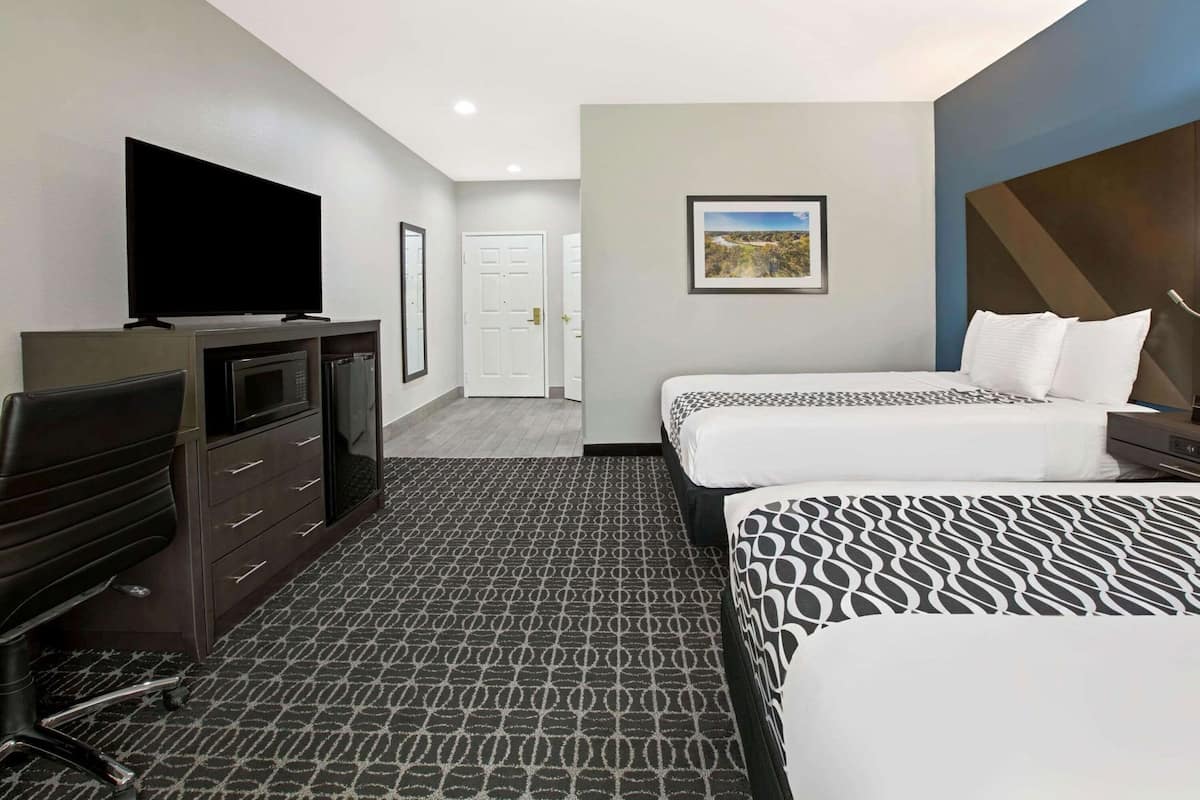 Premium bedding, desk, iron/ironing board, free cribs/infant beds