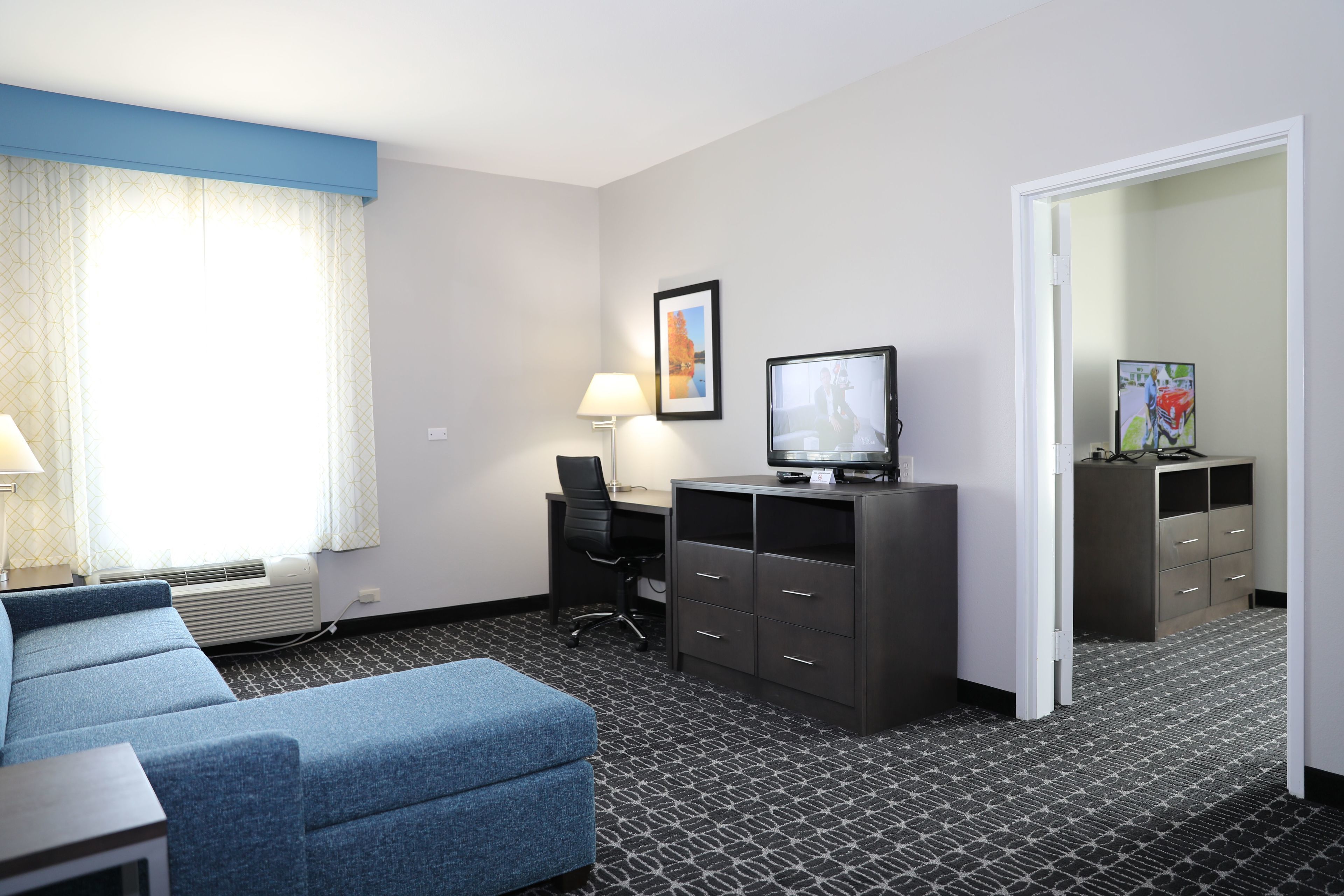 deluxe suite, 1 king bed, non smoking (family suite) | premium bedding, desk, iron/ironing board, free cots/infant beds