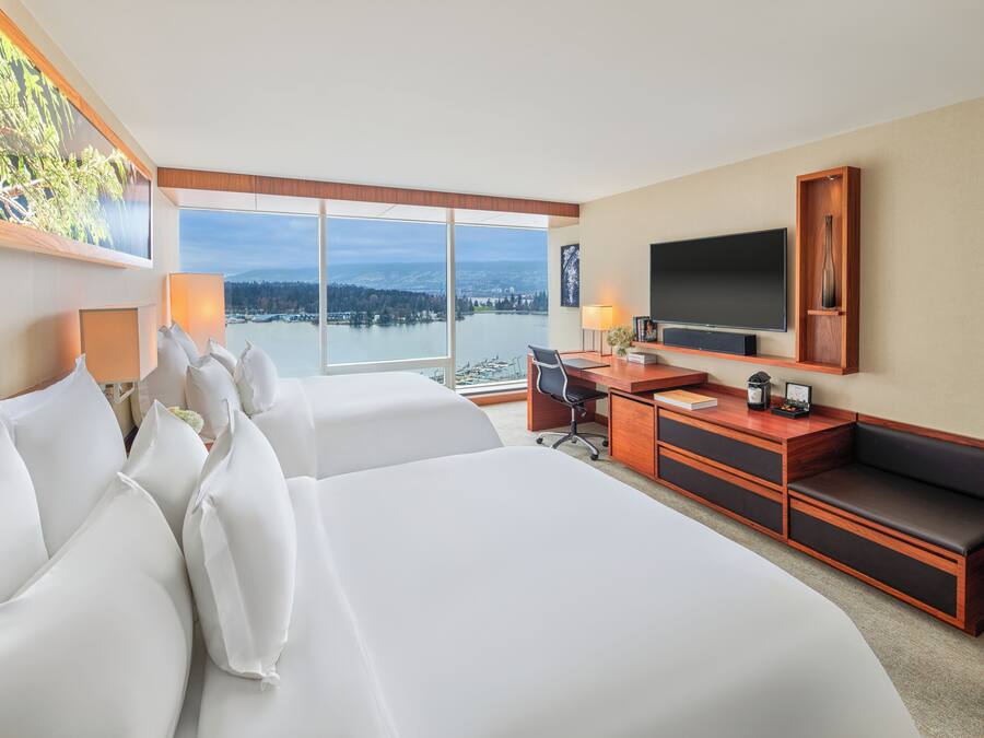 Kamar Khas, 2 Tempat Tidur Queen, pemandangan gunung | Seprai premium, selimut bulu angsa, bantalan ekstra lembut, dan minibar