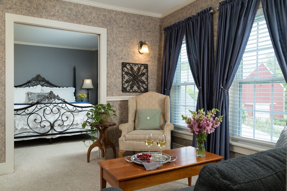 Room 5 - Jr. Suite | 1 bedroom, premium bedding, pillowtop beds, individually decorated