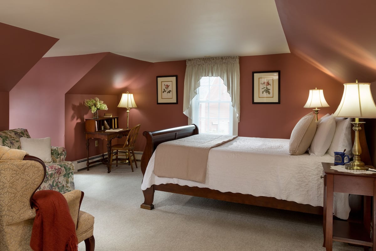 Room 1 - Jr. Suite | 1 bedroom, premium bedding, pillowtop beds, individually decorated
