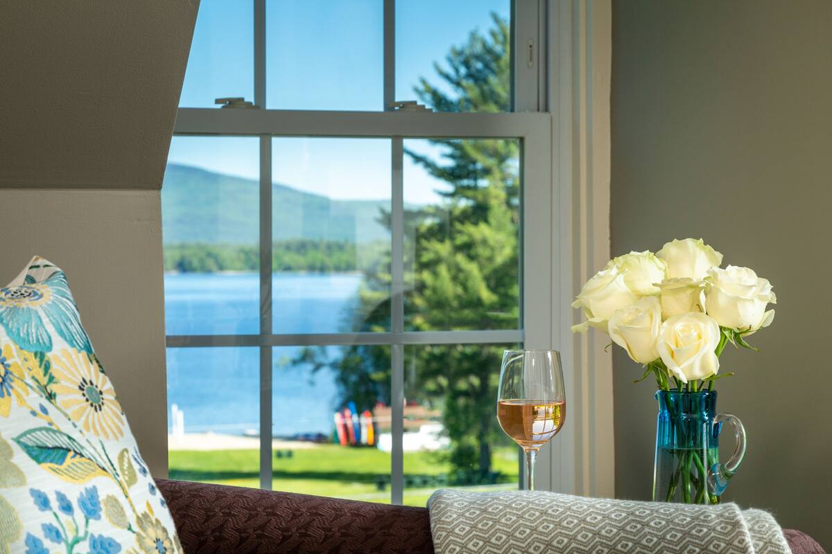 Room 12 - Jr. Suite | Premium bedding, pillowtop beds, iron/ironing board, WiFi (free)