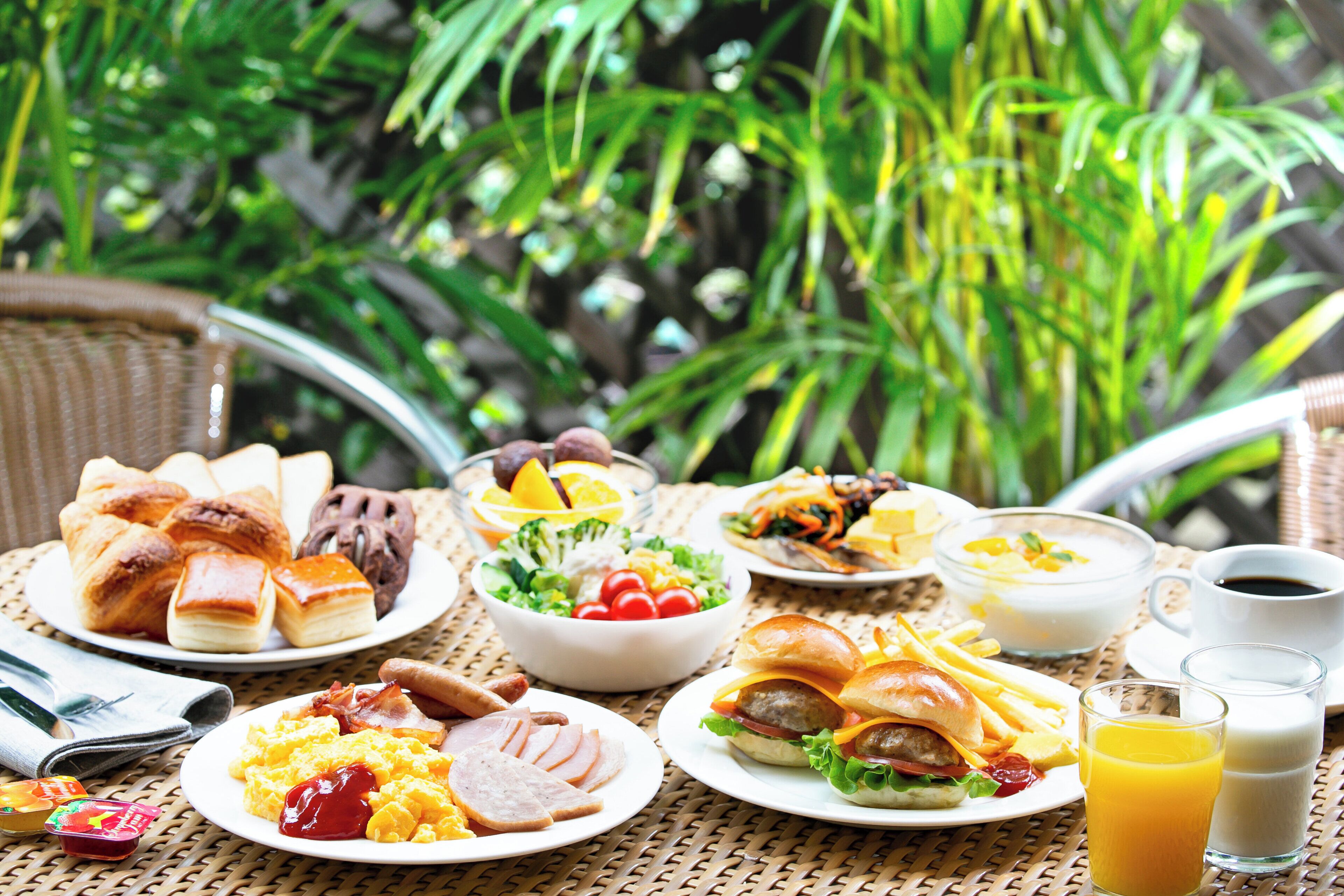 daily continental breakfast (jpy 2200 per person)
