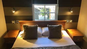 1 Bed Balcony Suite | 1 bedroom, laptop workspace, blackout drapes, iron/ironing board