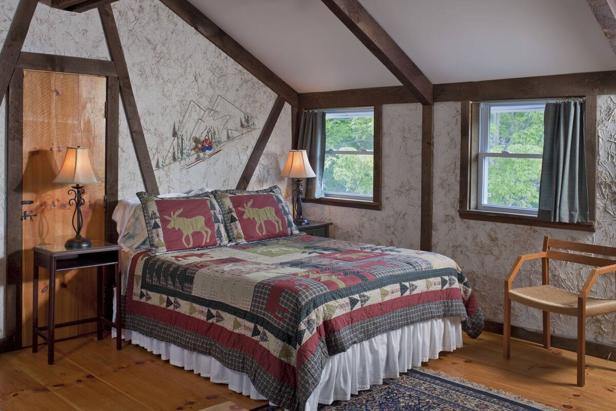 Logan Suite (Using stairs is required for this guest room) | Sengetøy av topp kvalitet, memory foam-senger og wi-fi (inkludert)