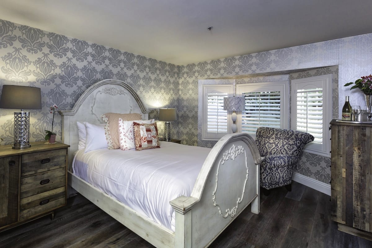 Egyptian cotton sheets, premium bedding, down comforters, pillowtop beds