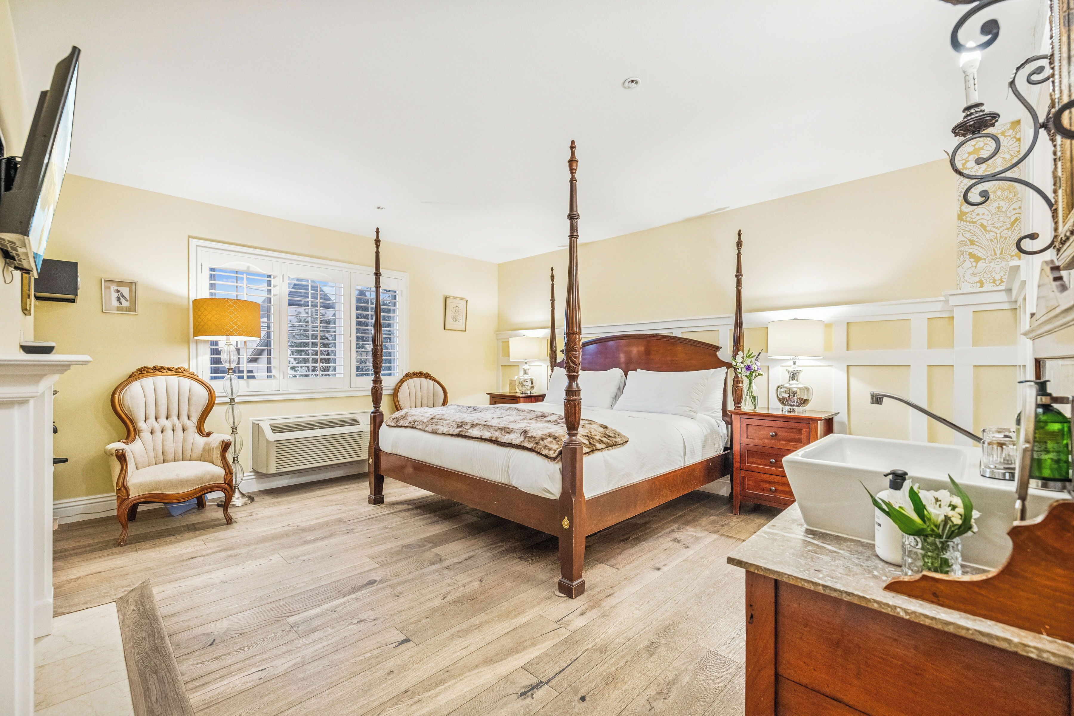 Egyptian cotton sheets, premium bedding, down duvets, pillow-top beds