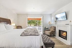 Luxury Double Room, 1 King Bed (Room 06 - LUXURY PREMIUM ) | Egyptian cotton sheets, premium bedding, down comforters, pillowtop beds