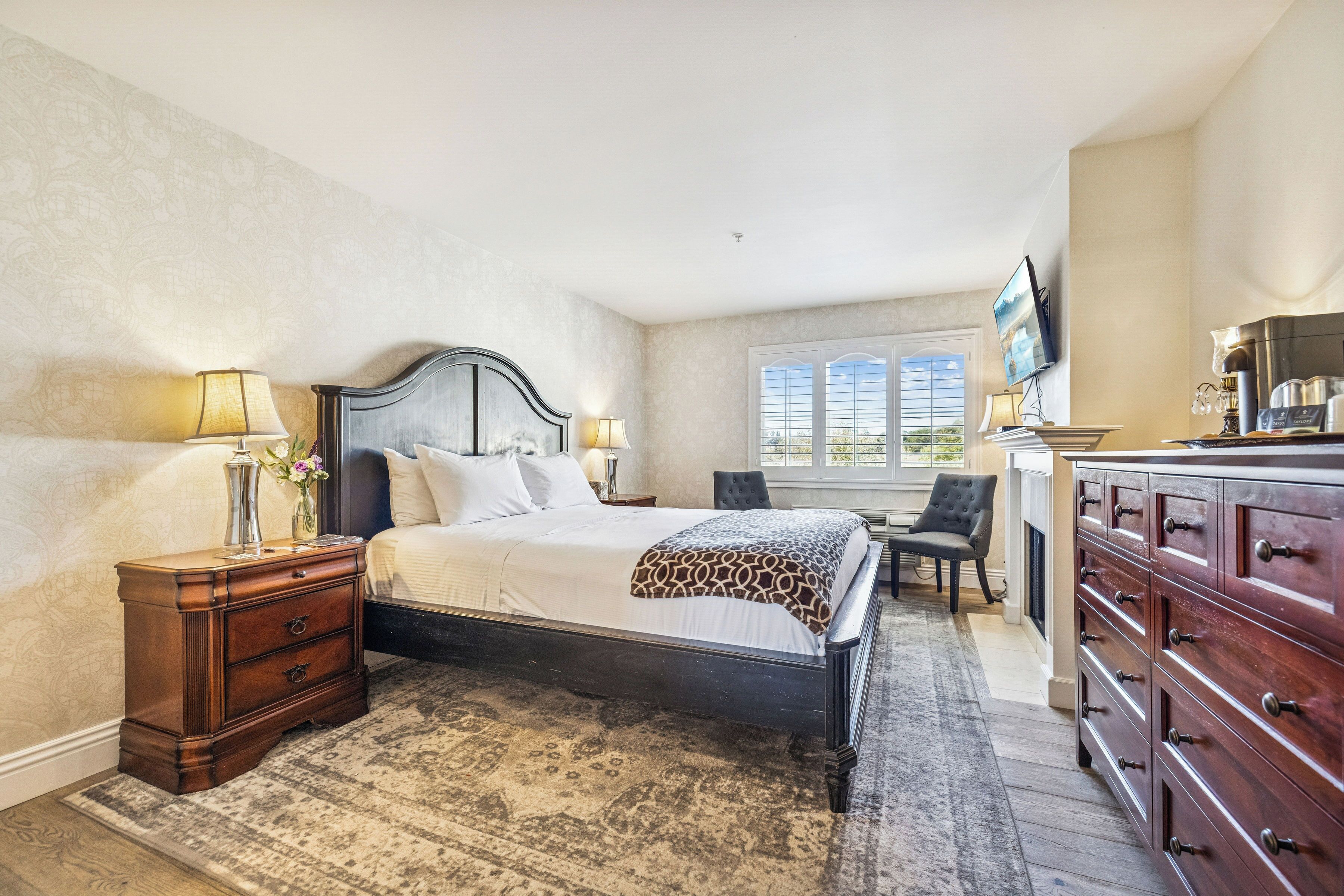 Egyptian cotton sheets, premium bedding, down duvets, pillow-top beds