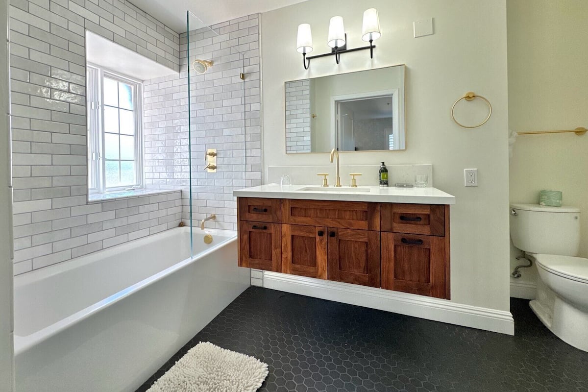 Luxury Double Room, 1 King Bed (Room 06 - LUXURY PREMIUM ) | Bathroom