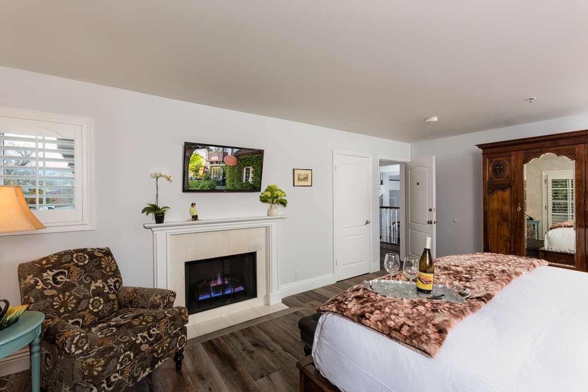 Egyptian cotton sheets, premium bedding, down comforters, pillowtop beds