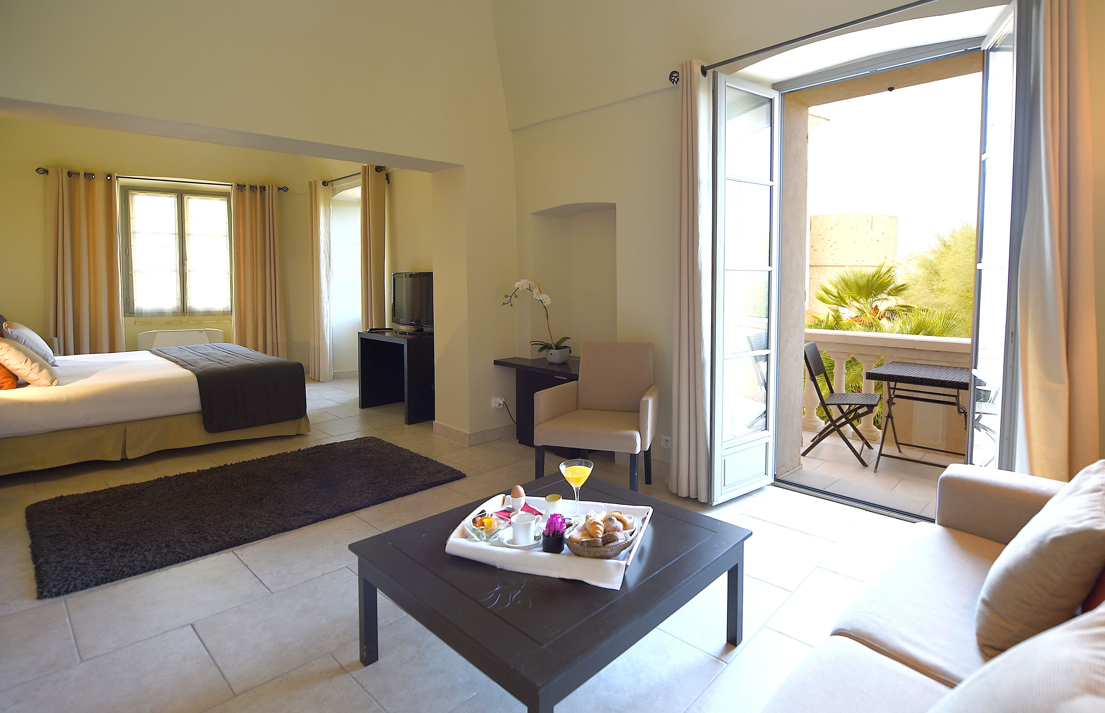 superior suite, 1 king bed with sofa bed, city view | hypo-allergenic bedding, minibar, in-room safe, desk