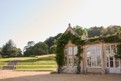 Dumbleton Hall