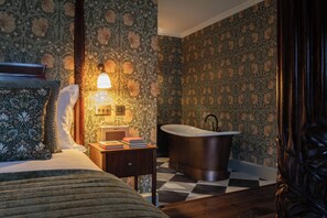 Suite | Select Comfort beds, desk, iron/ironing board, free WiFi
