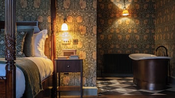 Suite | Select Comfort beds, desk, iron/ironing board, free WiFi