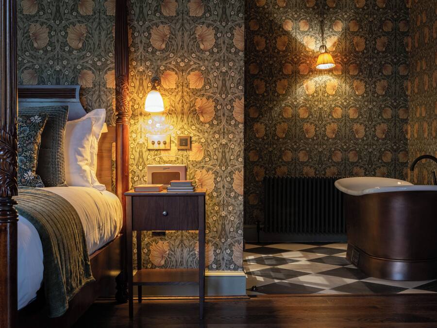 Suite | Select Comfort beds, desk, iron/ironing board, free WiFi