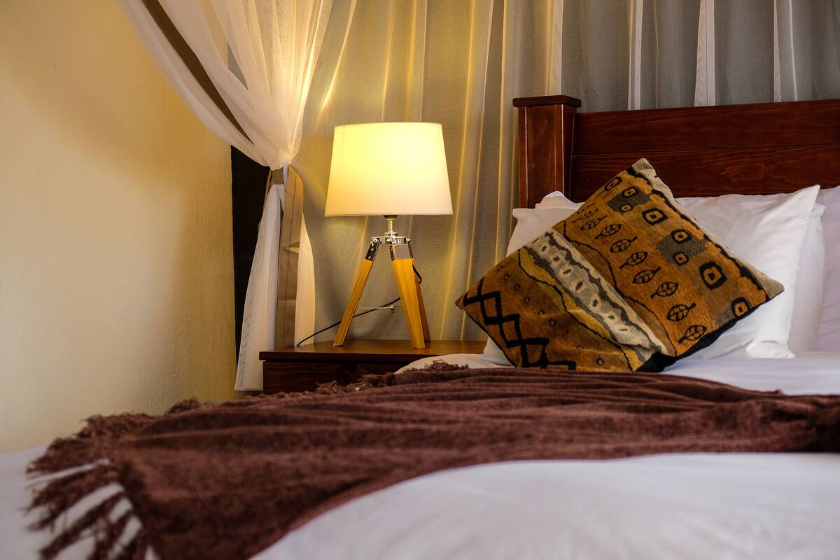 standard room (montobeni) | premium bedding, down duvets, in-room safe, desk