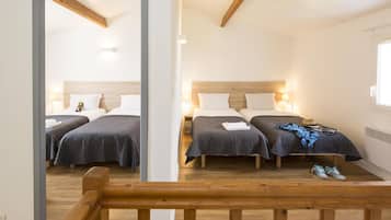 Apartment, 3 Bedrooms | Cots/infant beds, free WiFi, bed sheets