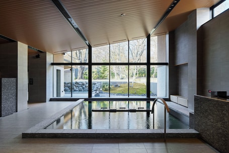 Hot springs. Karuizawa Prince Hotel West