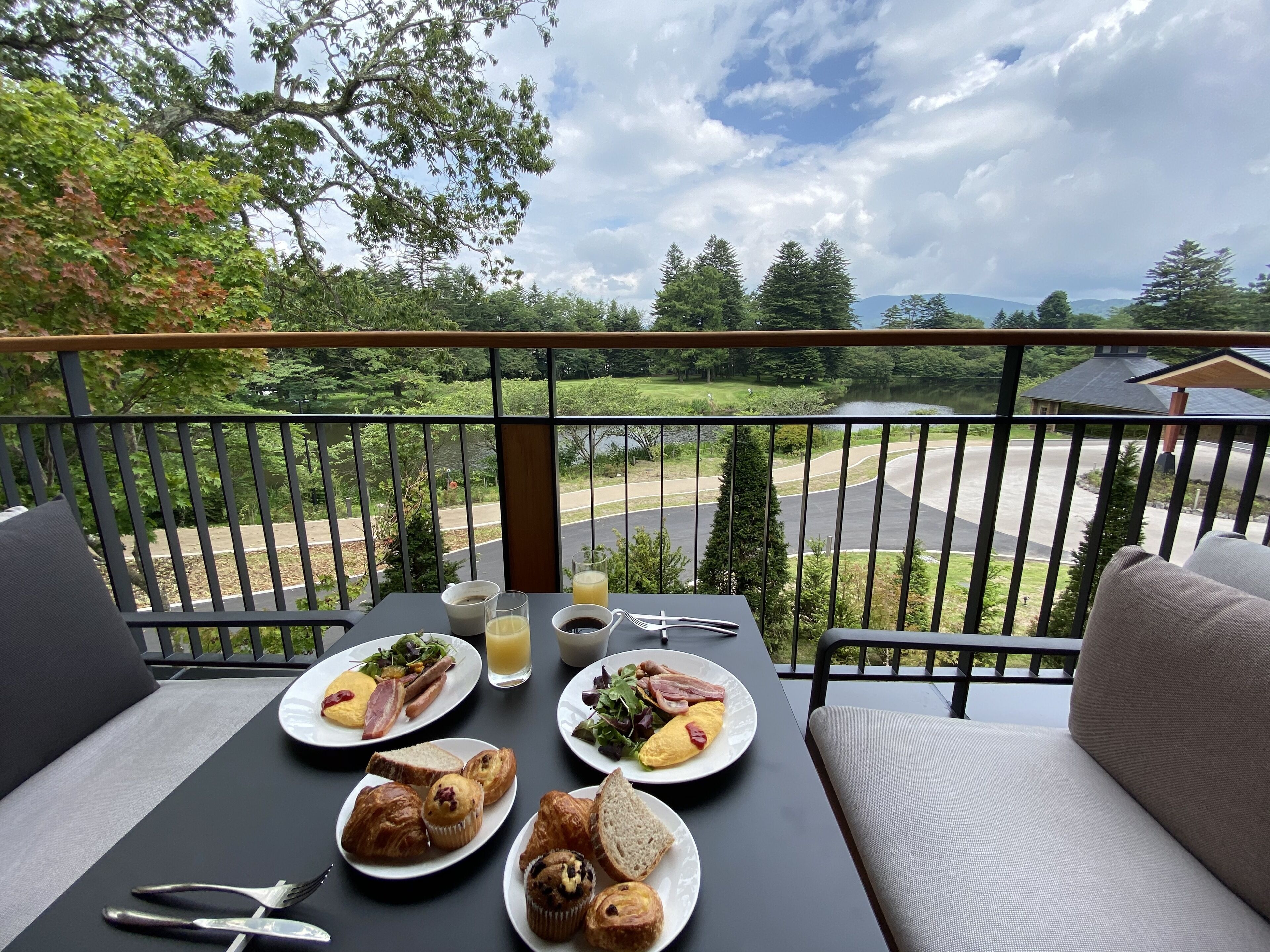 3 restaurants, breakfast, lunch, dinner served; japanese cuisine