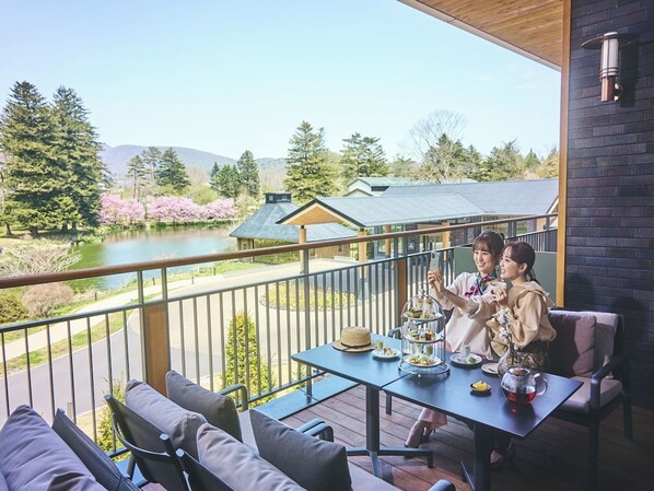 3 restaurants, breakfast, lunch, dinner served; Japanese cuisine 