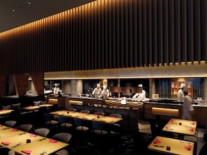 3 restaurants; breakfast, lunch, and dinner served