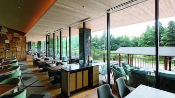 3 restaurants, breakfast, lunch, dinner served; Japanese cuisine