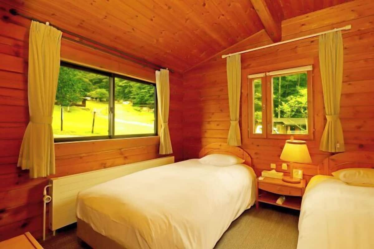 2 Schlafzimmer, Daunenbettdecken, Zimmersafe, Schreibtisch