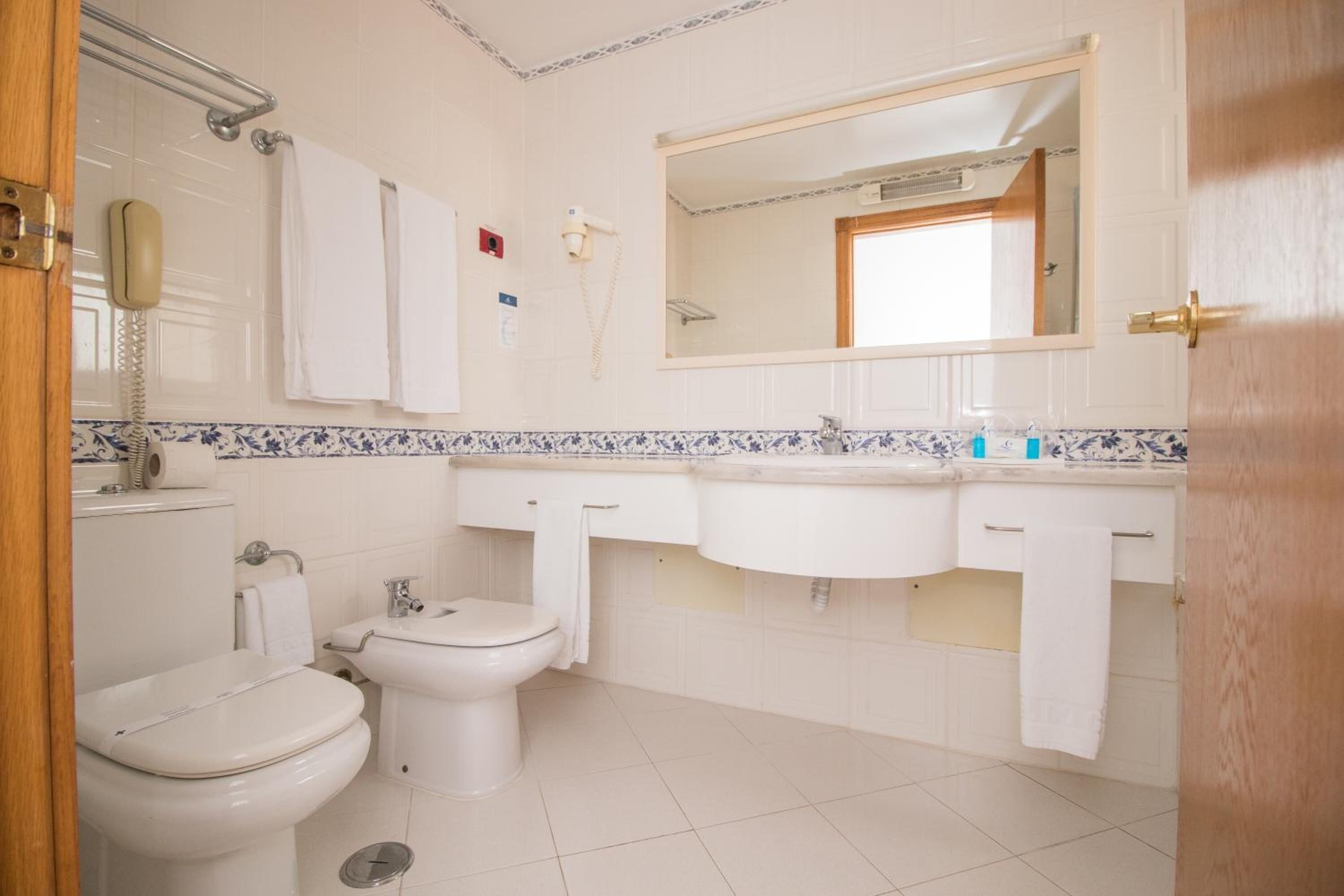 bathtub, hair dryer, towels