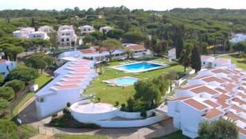 Outdoor pool, open 10 AM to 9:30 PM, sun loungers