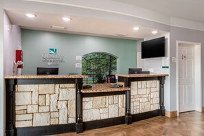 Lobby - Quality Inn & Suites at The Outlets Mercedes/Weslaco (Mercedes)