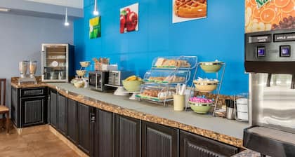 Quality Inn & Suites at The Outlets Mercedes/Weslaco