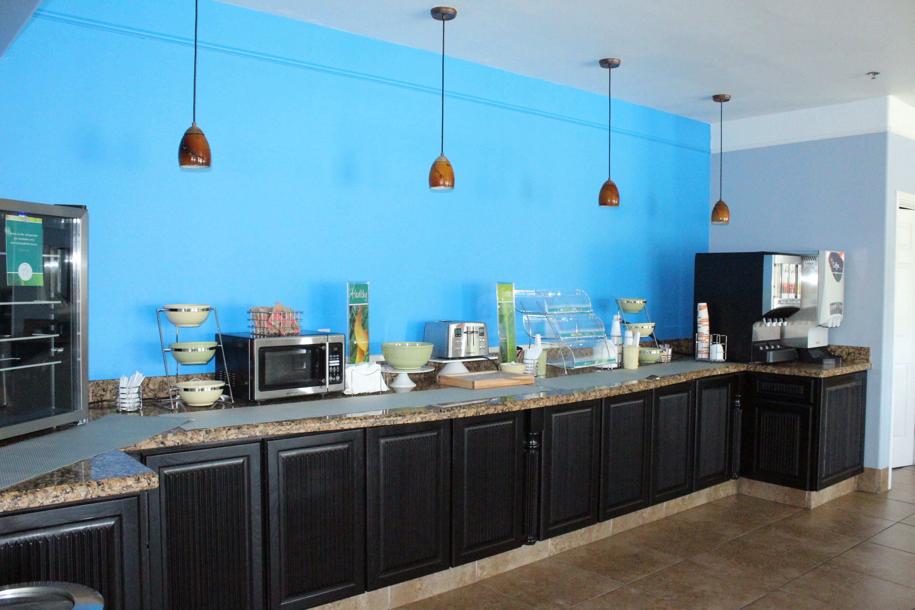 free daily continental breakfast