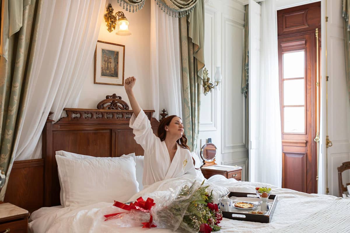 Egyptian cotton sheets, premium bedding, pillowtop beds, minibar