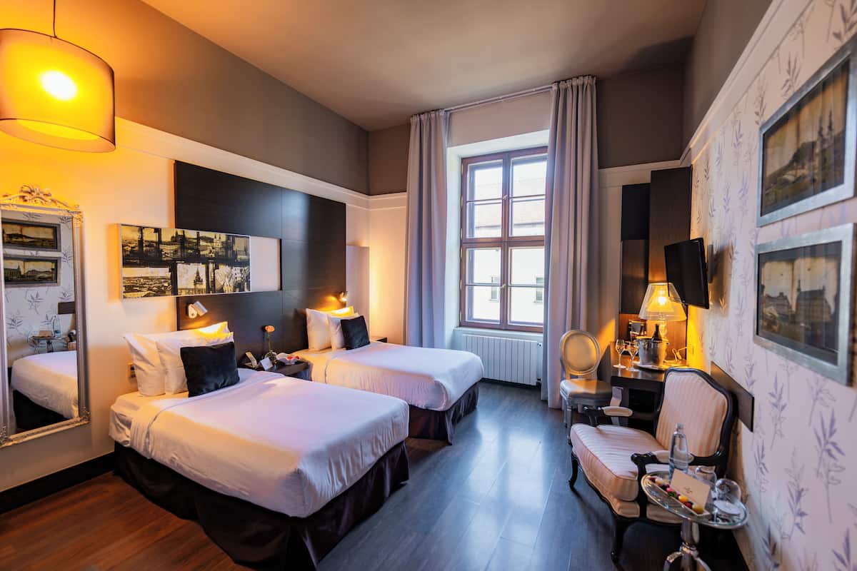 Deluxe Twin Room | 1 bedroom, hypo-allergenic bedding, Select Comfort beds, minibar