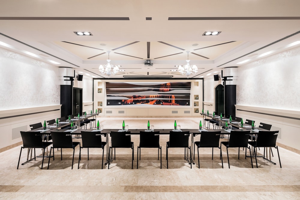 Grand Palace Brno by null