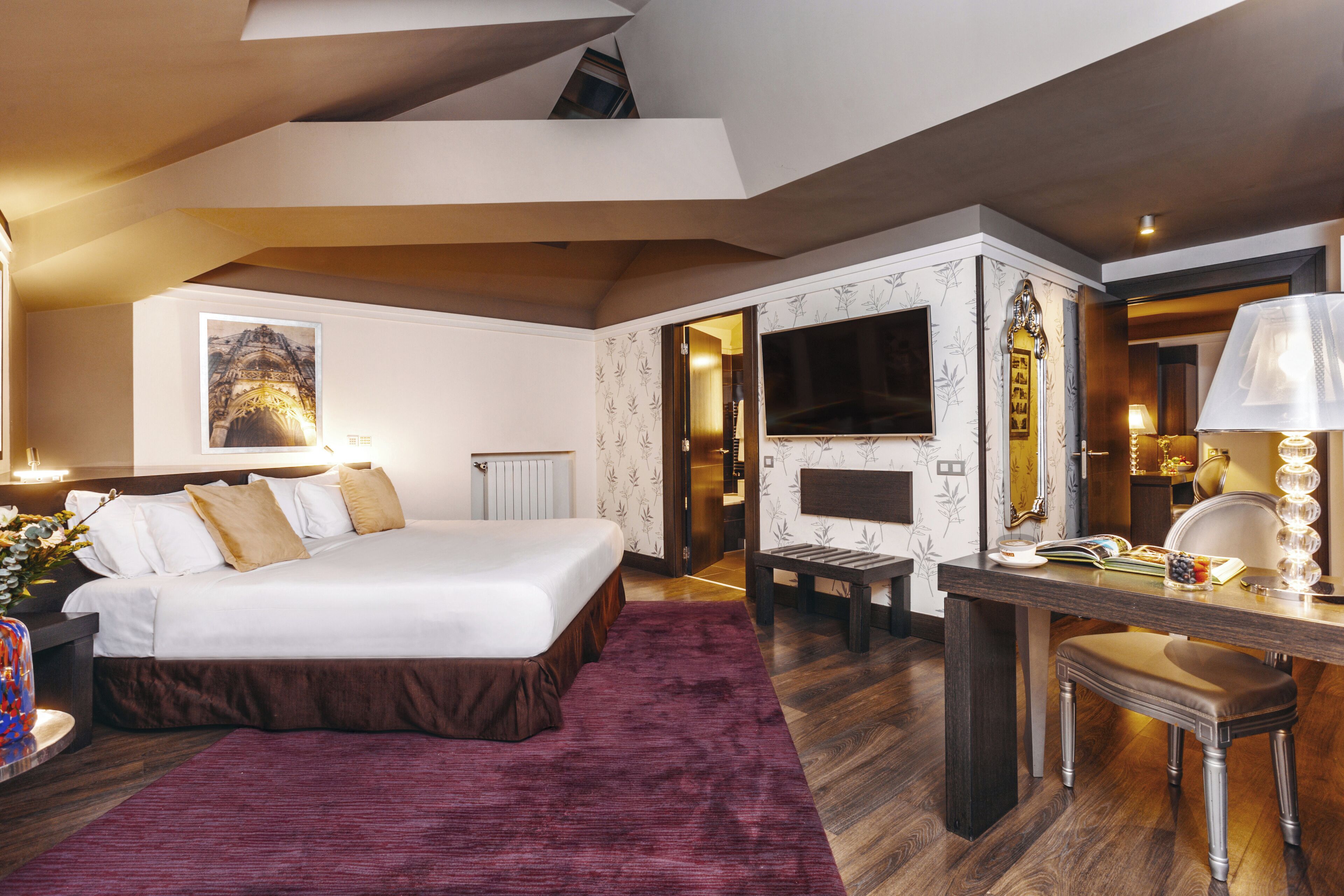 Hypo-allergenic bedding, Select Comfort beds, minibar, in-room safe