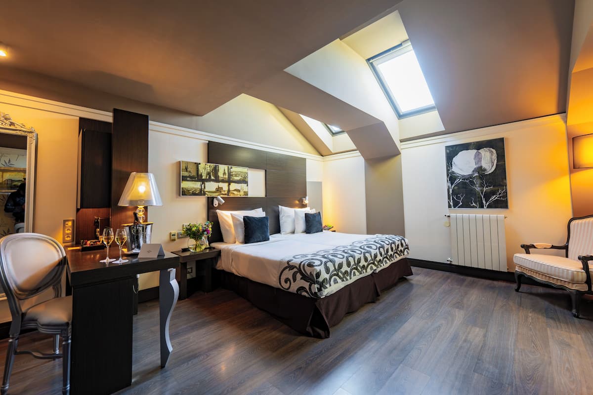 1 bedroom, hypo-allergenic bedding, Select Comfort beds, minibar