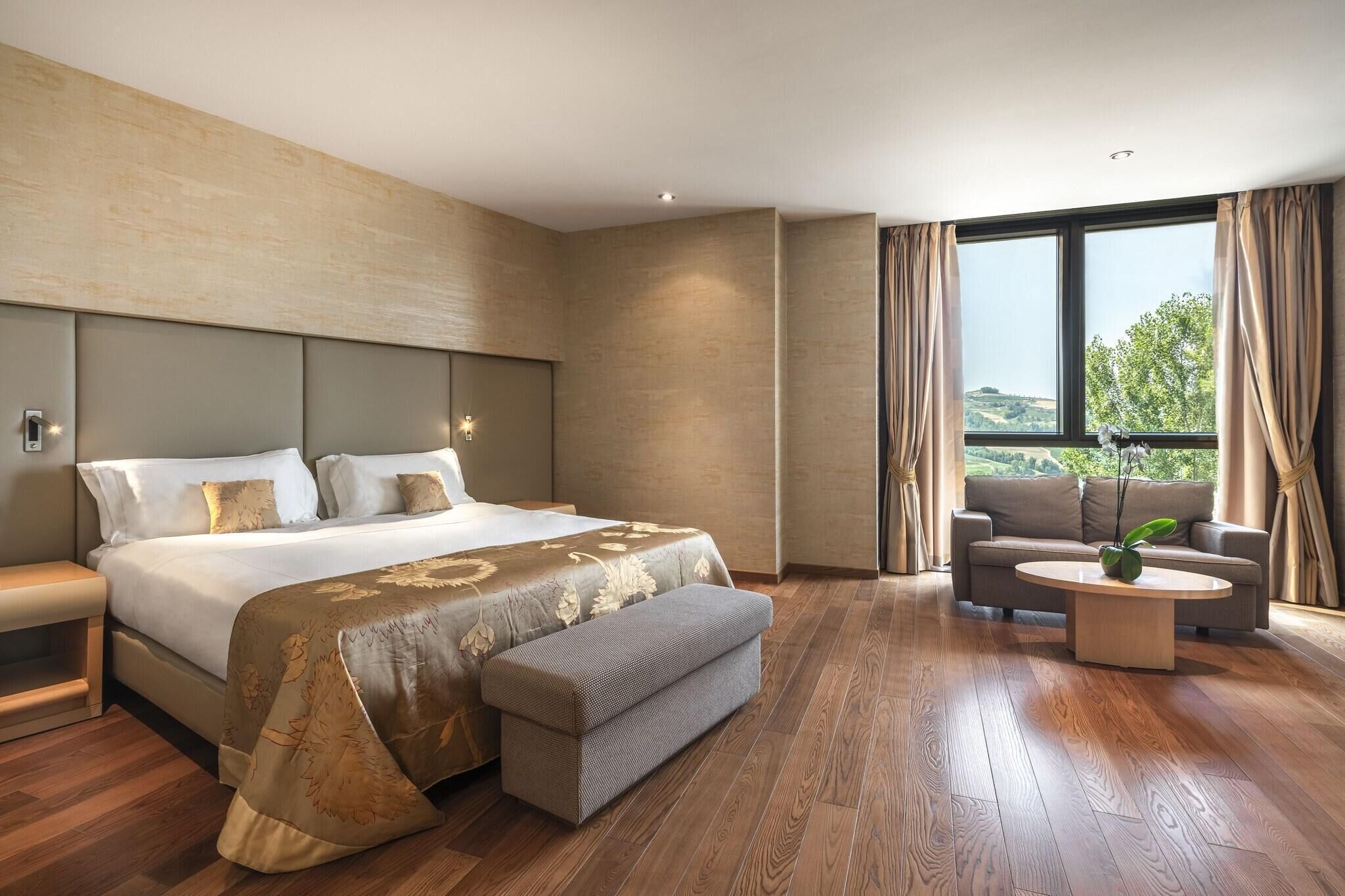 Ropa de cama de alta calidad, camas Select Comfort y minibar 