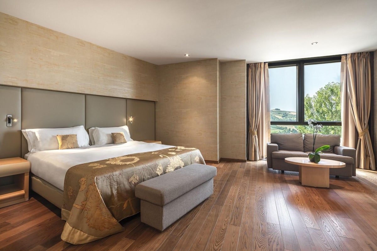 Premium bedding, Select Comfort beds, minibar, in-room safe