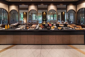 Free daily buffet breakfast