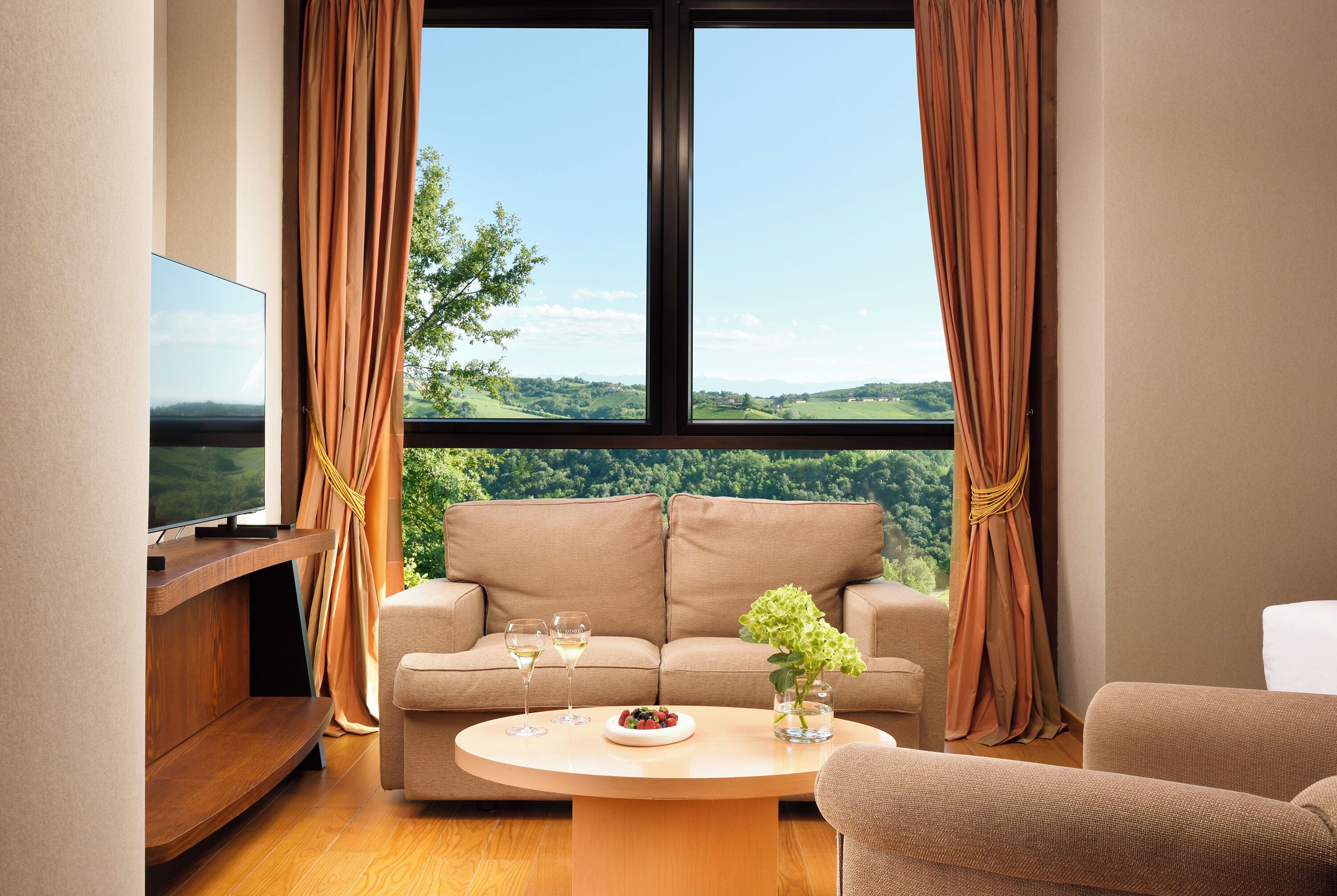 Habitación Deluxe con 1 cama matrimonial o 2 individuales | Ropa de cama de alta calidad, camas Select Comfort y minibar 