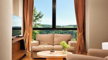 Deluxe-værelse med dobbeltseng eller 2 enkeltsenge | 1 soveværelse, premium-sengetøj, Select Comfort-senge, minibar